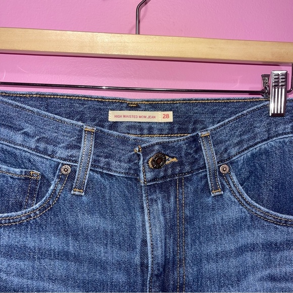 Levi's Jeans Women's Size 28‎ Blue Wash Denim High Waisted Mom Jeans Distressed - Picture 7 of 15